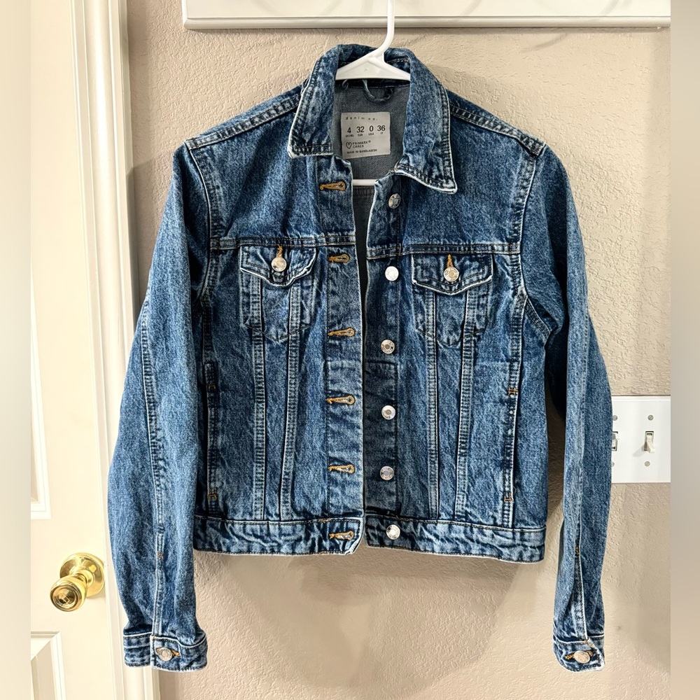NWOT Classic Dark Wash Denim Jacket